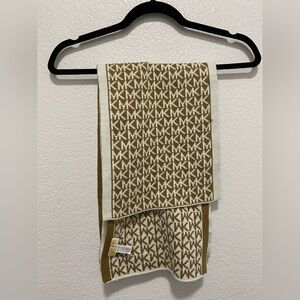 Michael Kors Brown and White Knit Scarf reversible